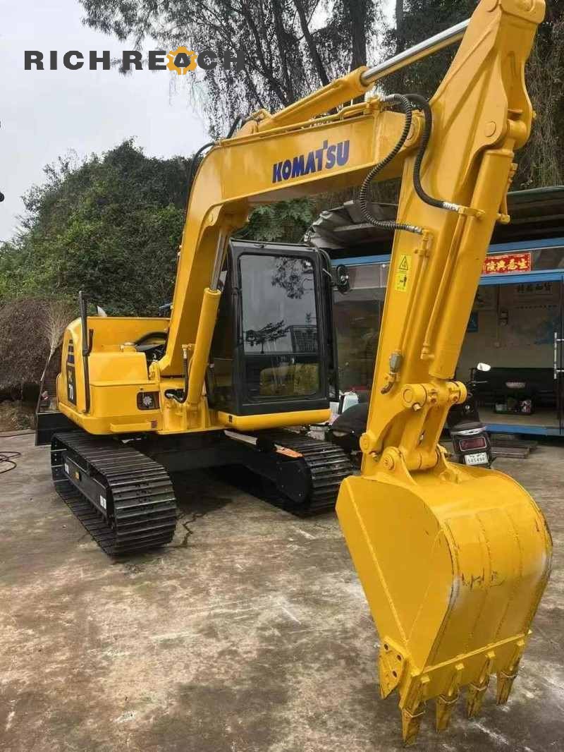 Bucket attachment of a 2017 Komatsu PC70-8 excavator, 1,500 hours, $13,889